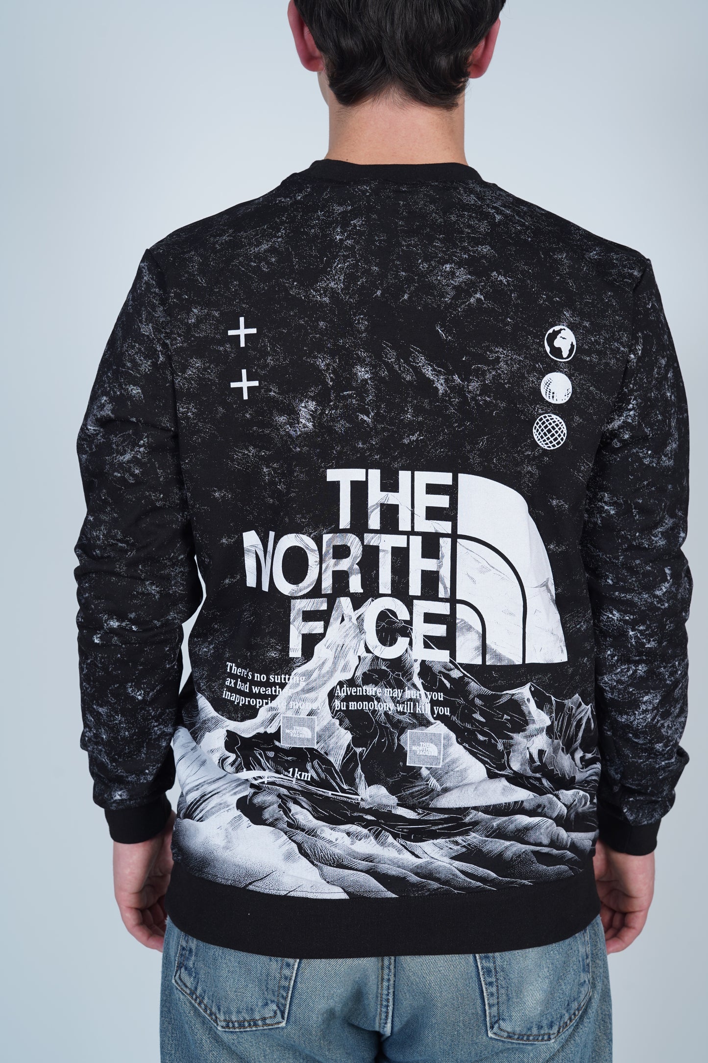The North Face Bisiklet Yaka Dağ Manzaralı Siyah Desenli Sweatshirt
