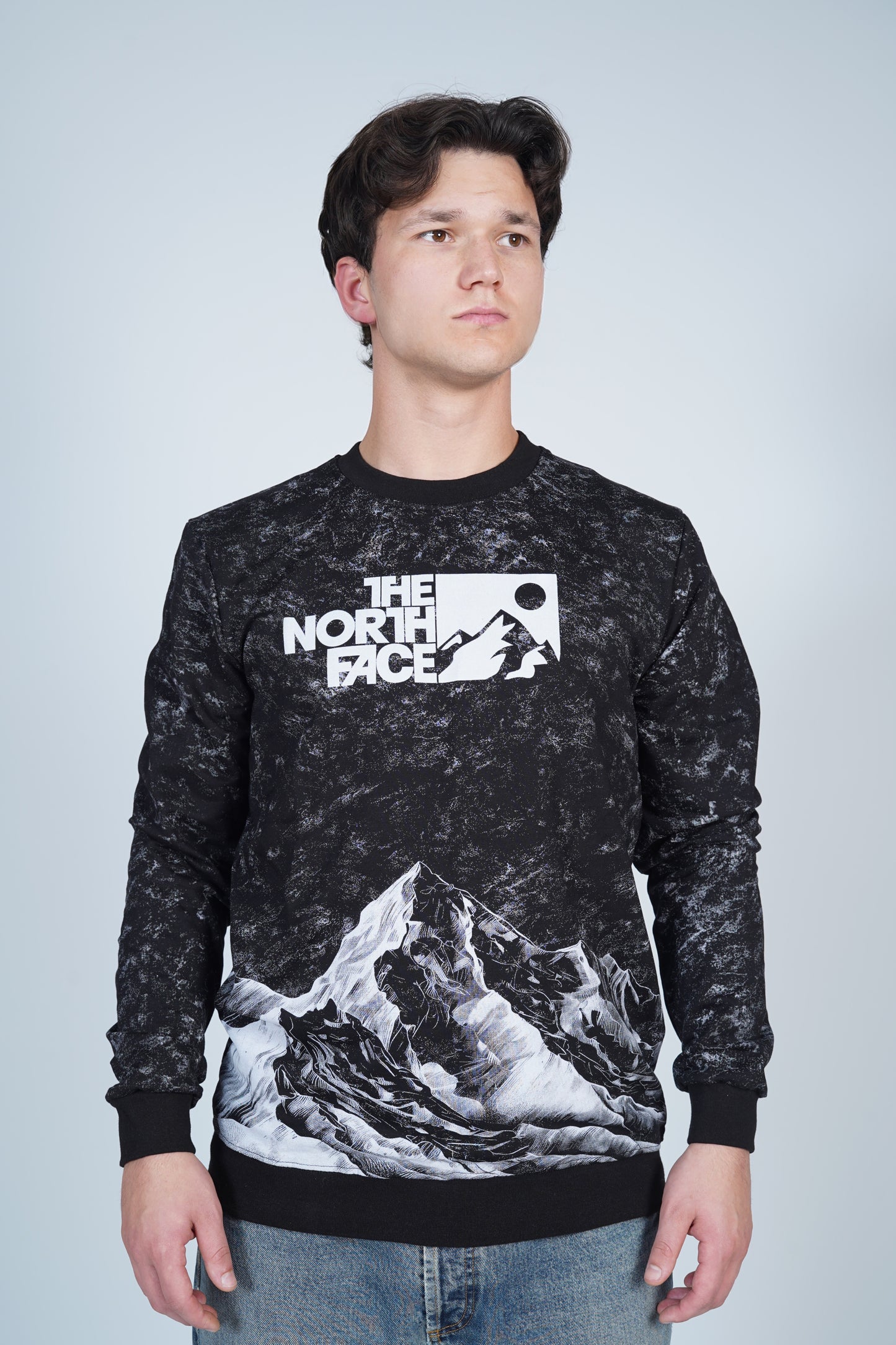 The North Face Bisiklet Yaka Dağ Manzaralı Siyah Desenli Sweatshirt