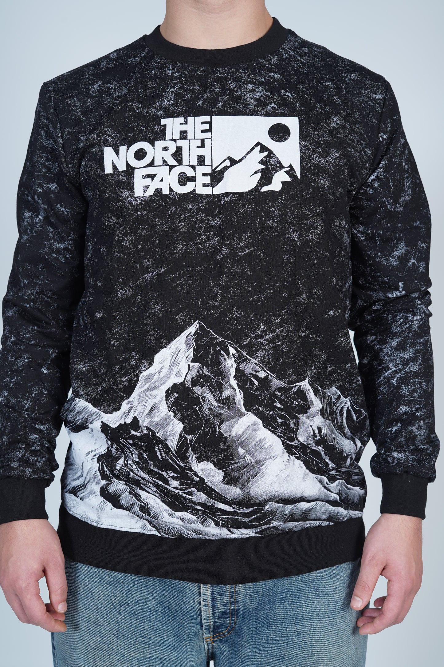 The North Face Bisiklet Yaka Dağ Manzaralı Siyah Desenli Sweatshirt